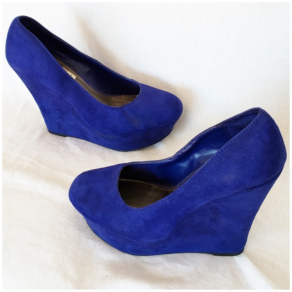 Blue Wedges